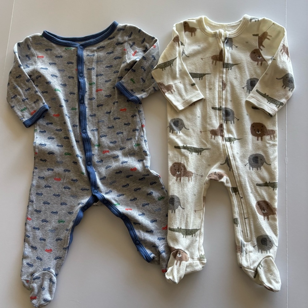Lot of 2 baby boy footed sleepers size 9months